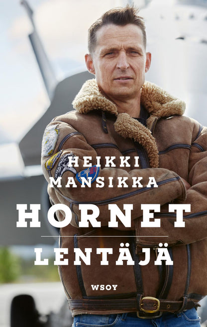 Etukansi. Heikki Mansikka. Hornet-lentäjä