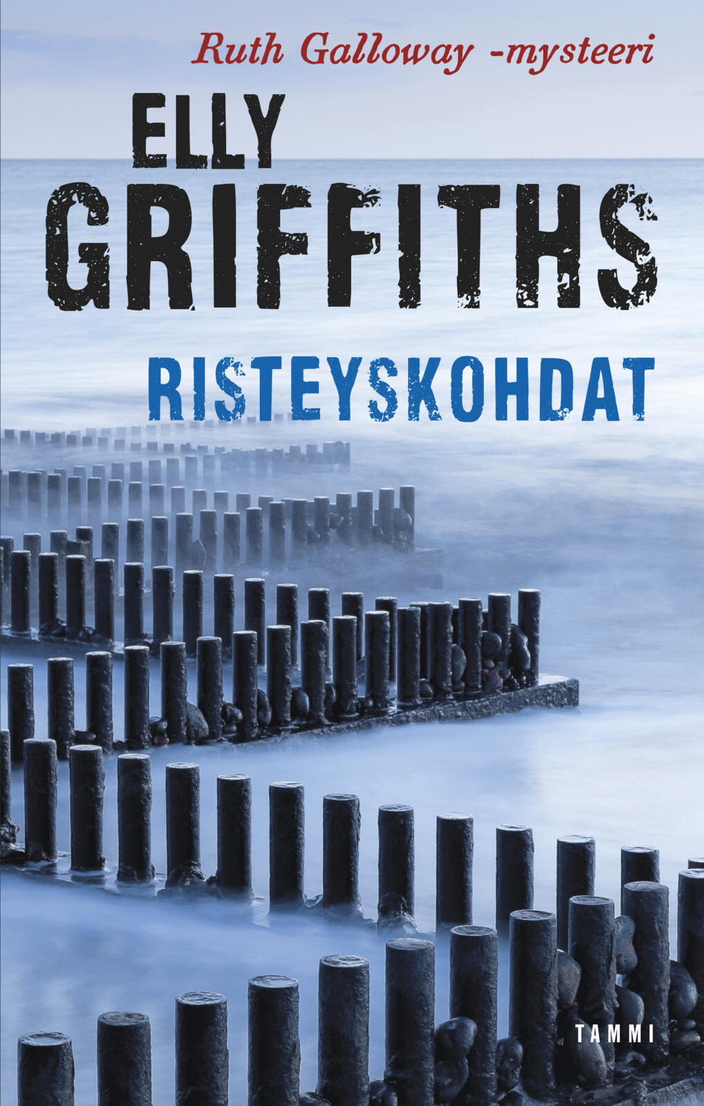 Etukansi. Elly Griffiths Risteyskohdat