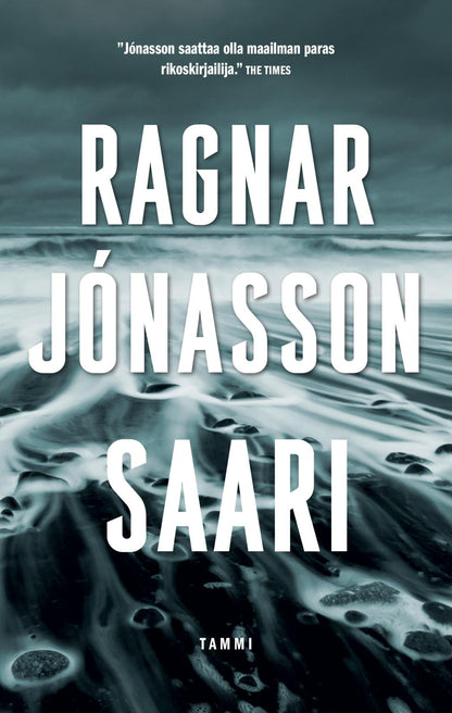 Etukansi. Ragnar Jónasson. Saari