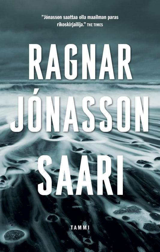 Etukansi. Ragnar Jónasson. Saari.
