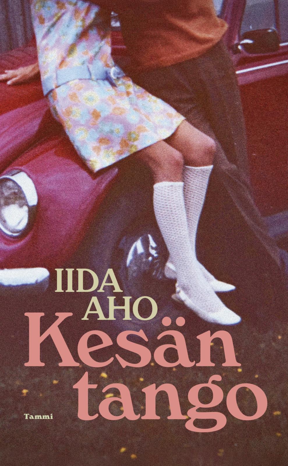 Etukansi. Iida Aho Kesän tango