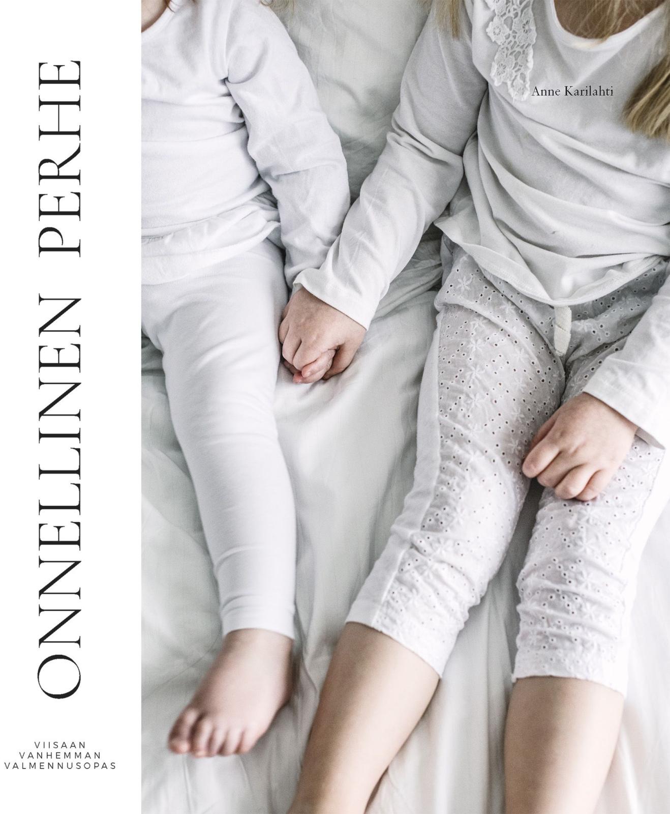 Etukansi. Anne Karilahti Onnellinen perhe