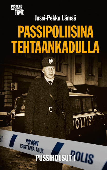 Etukansi. Jussi-Pekka Lämsä Passipoliisina Tehtaankadulla