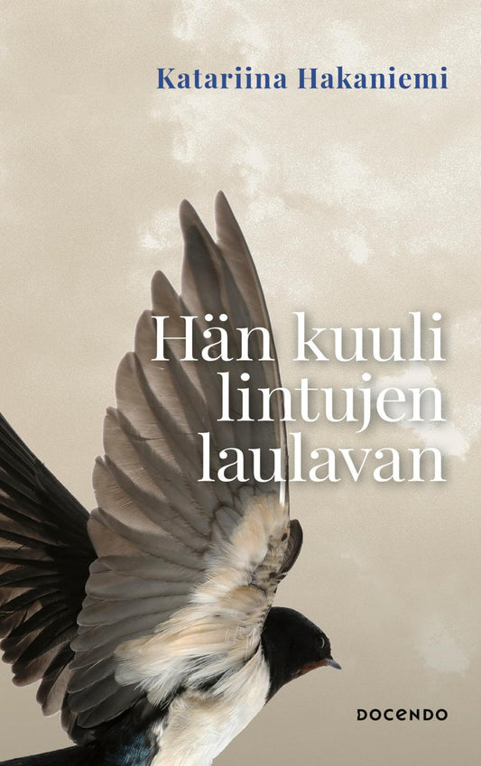 Etukansi. Katariina Hakaniemi. Hän kuuli lintujen laulavan.
