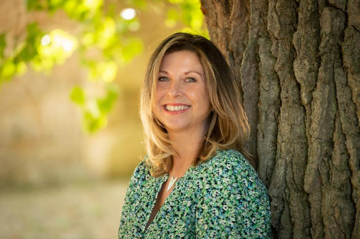 Nicola May